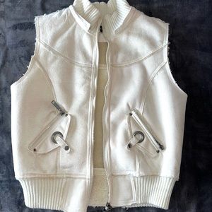 Rue21 winter white faux suede/fleece/fur vest with zip-off hood - size Large